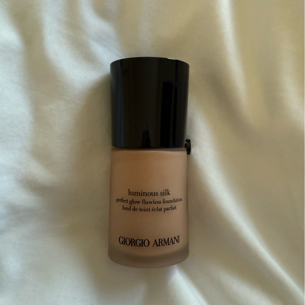 Giorgio Armani Luminous Silk-shade 5.5